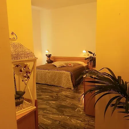 Отель Romantica 3*